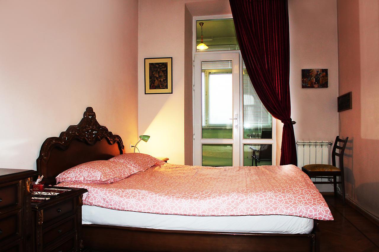 Vivid 2 Bedroom Apt. เยเรวาน ภายนอก รูปภาพ