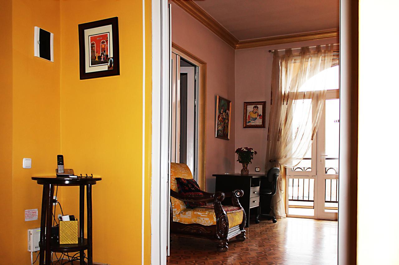 Vivid 2 Bedroom Apt. เยเรวาน ภายนอก รูปภาพ