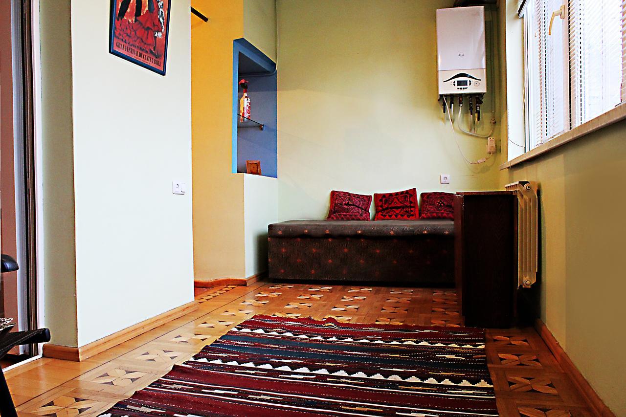 Vivid 2 Bedroom Apt. เยเรวาน ภายนอก รูปภาพ